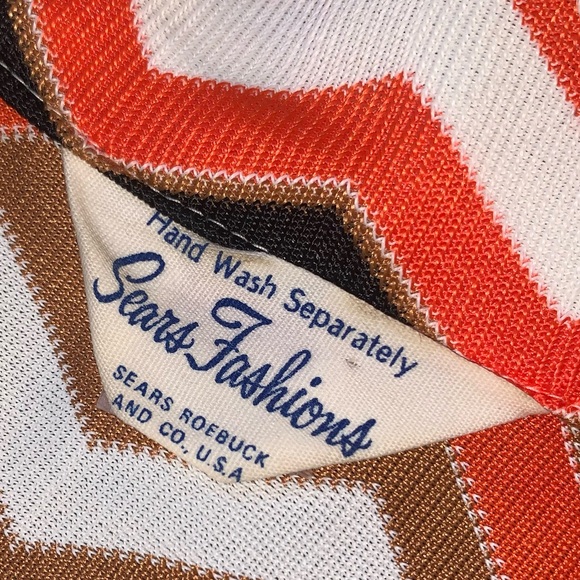 v i n t a g e :: Authentic Mod Zig Zag Chevron Dagger Buttoned Dress - Picture 8 of 14